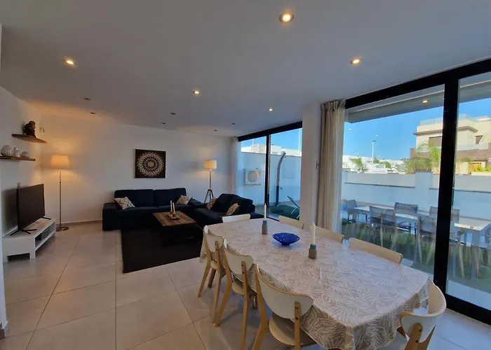 Lo Pagan Holiday House